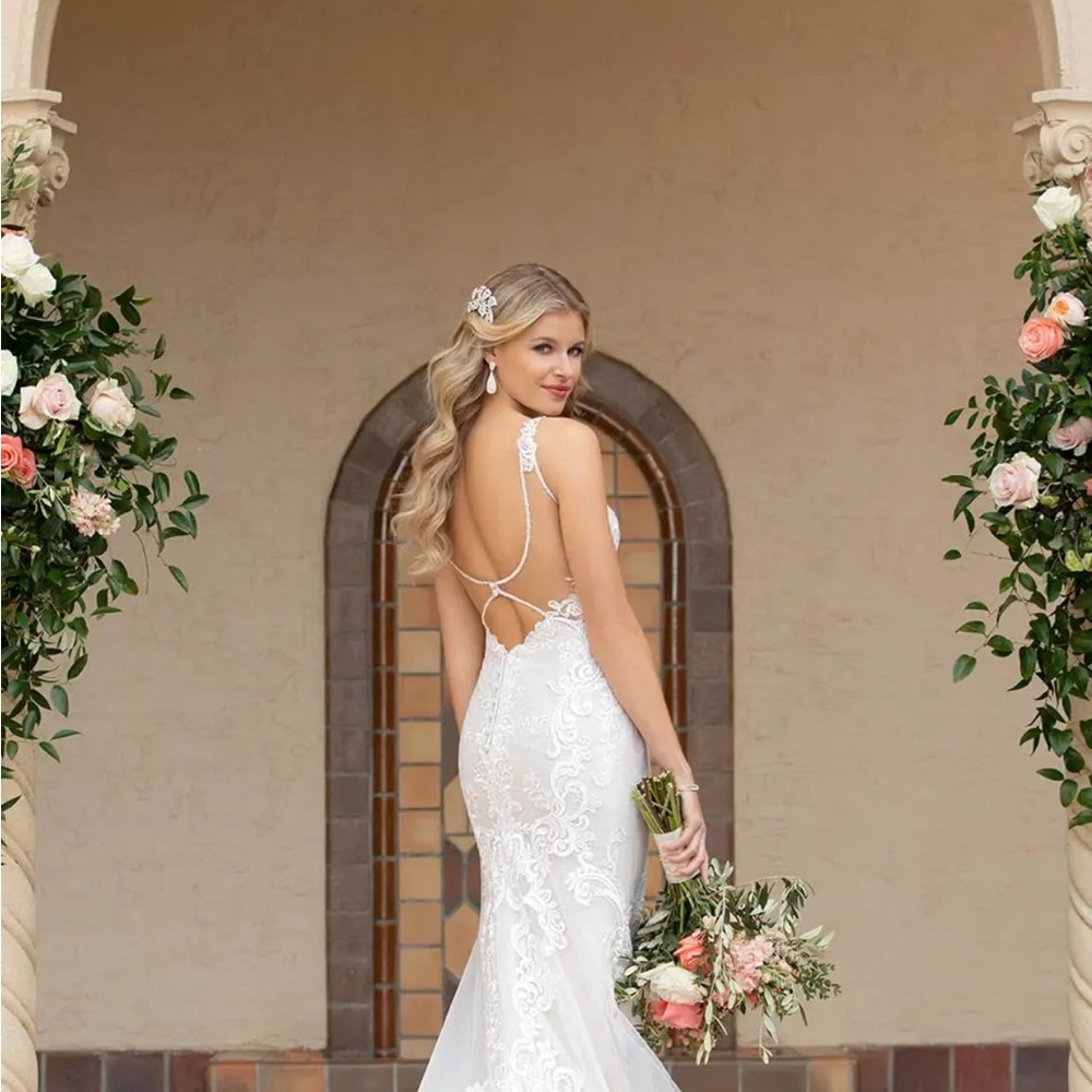 Bridal Wedding Gown Fit and Flare - Picture 2 of 8